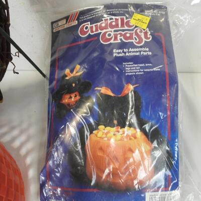 20+ pc Craft Lot: Wreaths, Cuddle Craft, Dracula, Calligraphy Set, Yarn