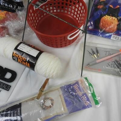 20+ pc Craft Lot: Wreaths, Cuddle Craft, Dracula, Calligraphy Set, Yarn