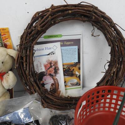 20+ pc Craft Lot: Wreaths, Cuddle Craft, Dracula, Calligraphy Set, Yarn