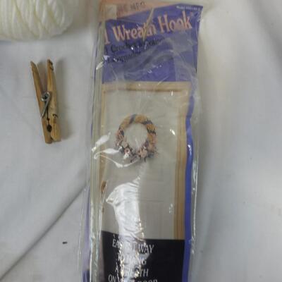 20+ pc Craft Lot: Wreaths, Cuddle Craft, Dracula, Calligraphy Set, Yarn
