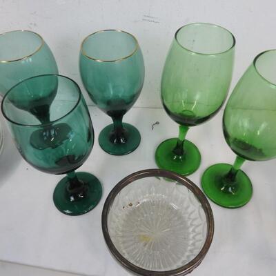 13 pc Kitchen Lot: Glass Punch Bowl, Green Goblets, Gold Tree Decorated Plates