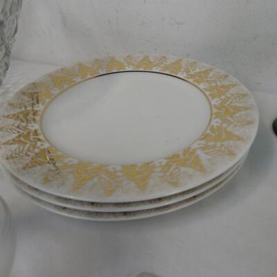 13 pc Kitchen Lot: Glass Punch Bowl, Green Goblets, Gold Tree Decorated Plates
