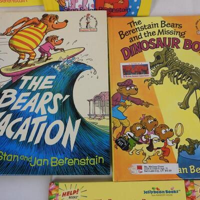 17 Berenstain Bears Books: Bears Scouts, The Spooky old Tree, The Bears Vacation