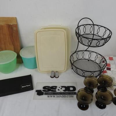 16 pc Kitchen Lot: Plastic Storage, Libby Glasses, Steak Knives, Cutting Board