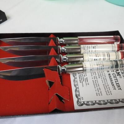16 pc Kitchen Lot: Plastic Storage, Libby Glasses, Steak Knives, Cutting Board