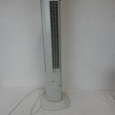 Seville Classics Oscillating Tower Fan, Works