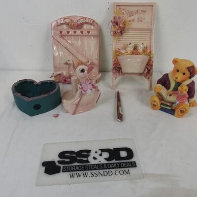 7 Piece Pink Animal Decor Lot, Bear Money Bank, Barnyard Ceramic Decoration