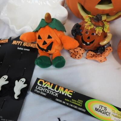 20 pc Halloween Lot: Stuffed Pumpkins, Bear Figurines, Ghost Ceramic Candy Bowl