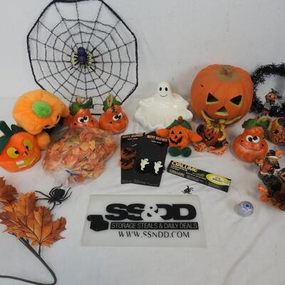 20 pc Halloween Lot: Stuffed Pumpkins, Bear Figurines, Ghost Ceramic Candy Bowl