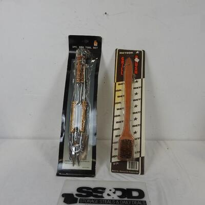 Barbecue Grill Lot: Spatula, Tongs, Fork, Grill Brush