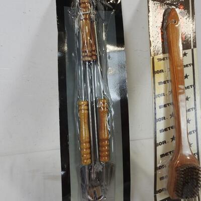Barbecue Grill Lot: Spatula, Tongs, Fork, Grill Brush