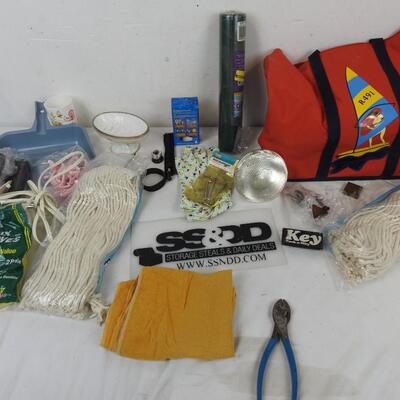 Household Lot: Insulated Bag, Mop Heads, Dust Pan, Gloves