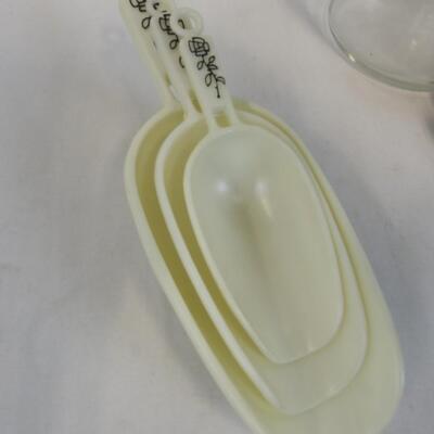 6 pc Kitchen: Coffee and Tea Glass Containers, Grandmother Mugs, Plastic Scoops