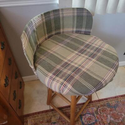 Stool/ plaid cover