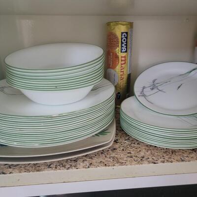 Correll dish set
