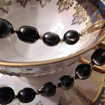 7.5 in. 8.5mm Black Baroque Pearl Bracelet 14 kyg Clasp and Beads