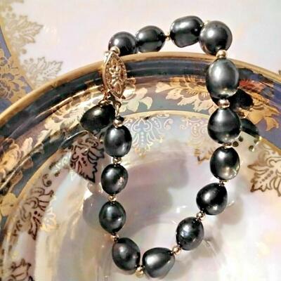 7.5 in. 8.5mm Black Baroque Pearl Bracelet 14 kyg Clasp and Beads