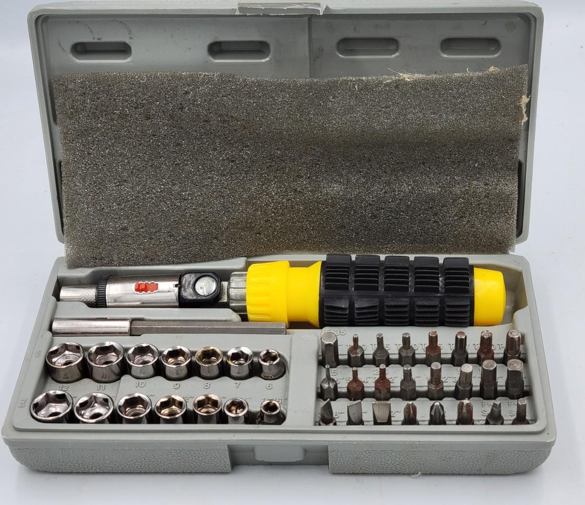Ratcheting Screwdriver set | EstateSales.org