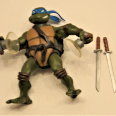 Vintage TMNT Playmate Toys 2002 Leonardo Action Figure with suction cup accessories