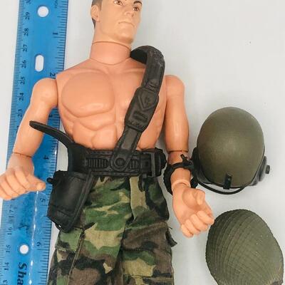 Vintage 1996 Hasbro G.I. Joe 12" Action Figure | EstateSales.org