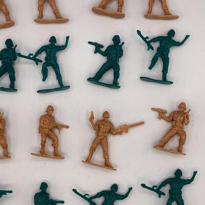 Vintage Plastic Army Men - Lot of 20