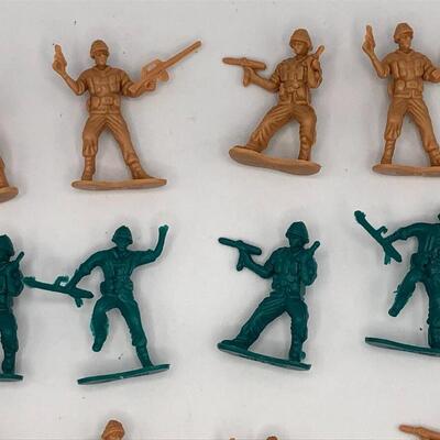 Vintage Plastic Army Men - Lot of 20
