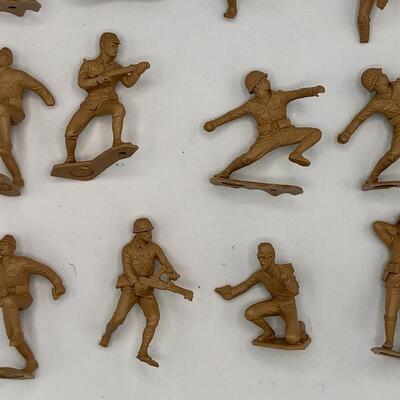 Vintage Marx Army Men - Lot of 16