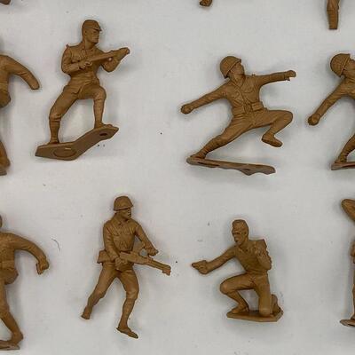 Vintage Marx Army Men - Lot of 16