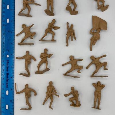 Vintage Marx Army Men - Lot of 16