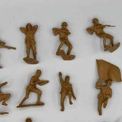 Vintage Marx Army Men - Lot of 16
