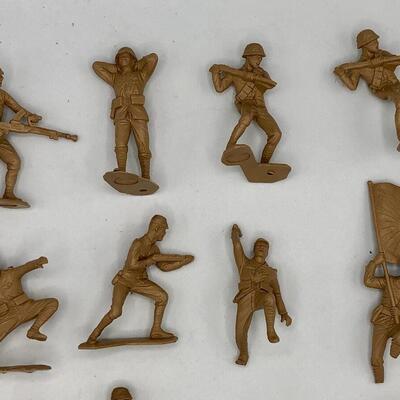 Vintage Marx Army Men - Lot of 16