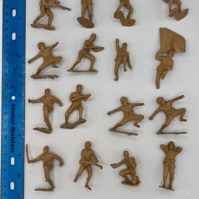 Vintage Marx Army Men - Lot of 16