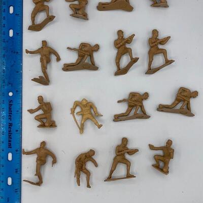 Vintage Marx Army Men - Lot of 16