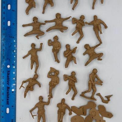 Vintage Marx "Casualty of War" Army Men - Lot of 18