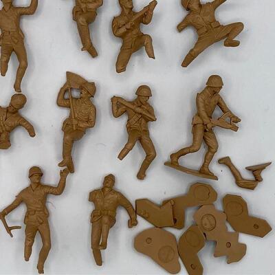 Vintage Marx "Casualty of War" Army Men - Lot of 18