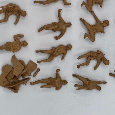 Vintage Marx "Casualty of War" Army Men - Lot of 18