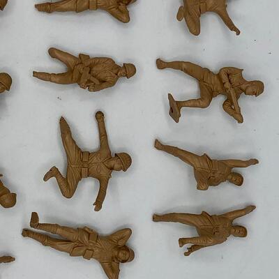 Vintage Marx "Casualty of War" Army Men - Lot of 18