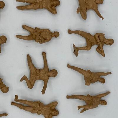 Vintage Marx "Casualty of War" Army Men - Lot of 18