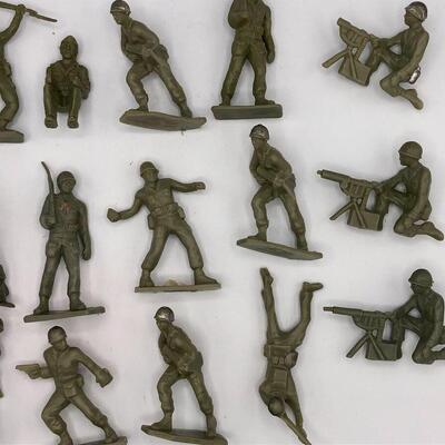 Vintage Marx Army Men (lot of 19)