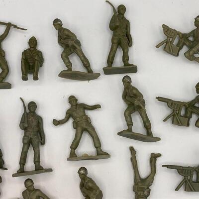 Vintage Marx Army Men (lot of 19)