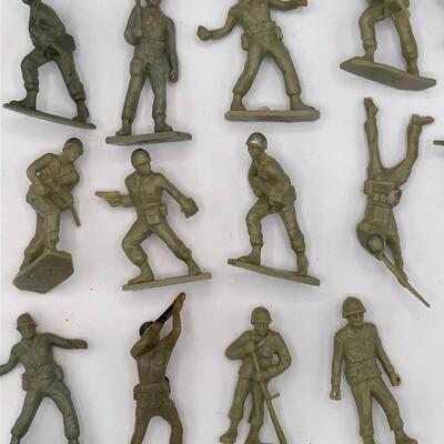 Vintage Marx Army Men (lot of 19)
