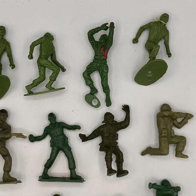 Vintage Army Men (lot of 13)