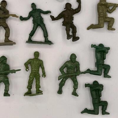 Vintage Army Men (lot of 13)