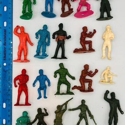 Vintage Ring Hand Toy Soldiers (lot of 20)