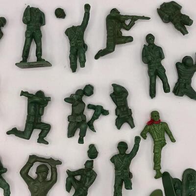 Vintage "Casualty of War" Army Men - Lot of 18