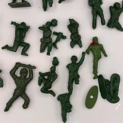 Vintage "Casualty of War" Army Men - Lot of 18