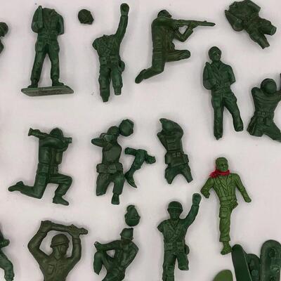 Vintage "Casualty of War" Army Men - Lot of 18