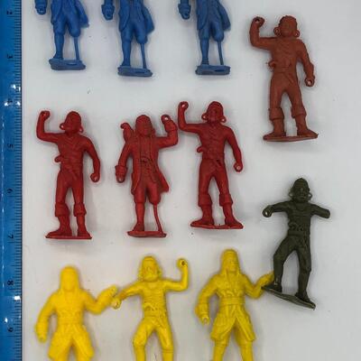 Vintage 1960s Original MPC 60mm Plastic Pirate Ring-hand Toy (11 Figures)