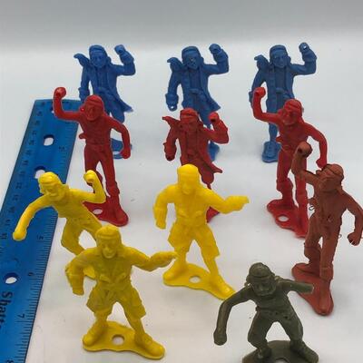 Vintage 1960s Original MPC 60mm Plastic Pirate Ring-hand Toy (11 Figures)