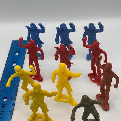 Vintage 1960s Original MPC 60mm Plastic Pirate Ring-hand Toy (11 Figures)